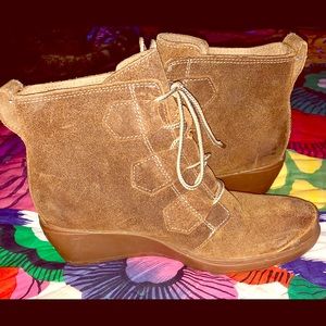 Sorel ankle lace-up tan suede boot size 8